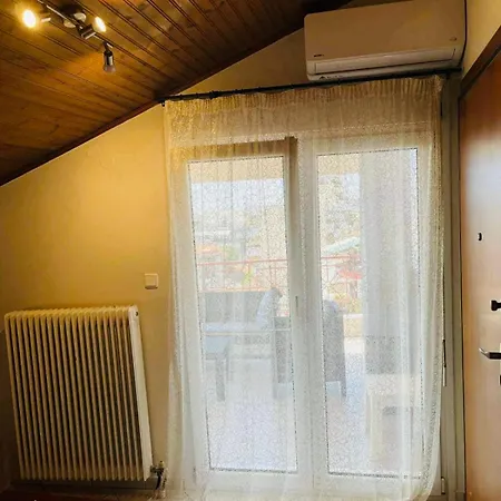 Castle View Attic Apartment *